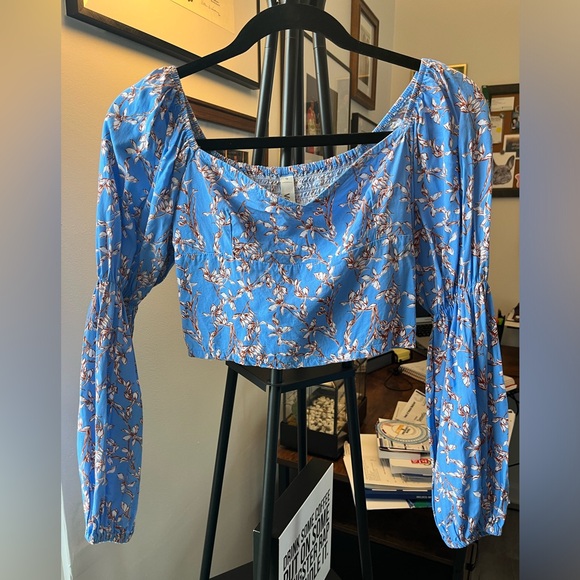 Valija Long-sleeve Crop-top - Picture 1 of 4